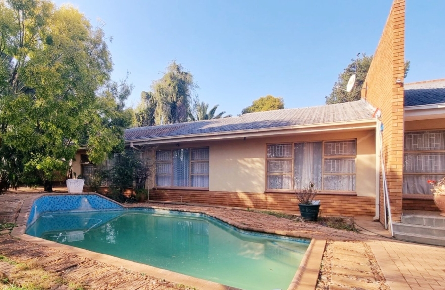 3 Bedroom Property for Sale in Wilkoppies North West